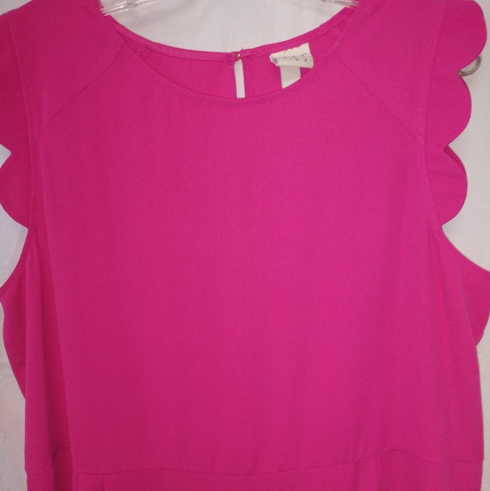 Cute cap sleeve pink dress.